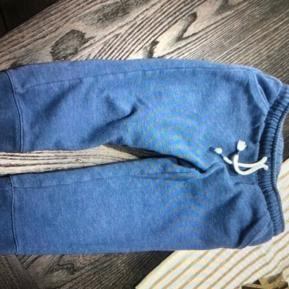 Cat & jack Blue sweatshirt size 3T
